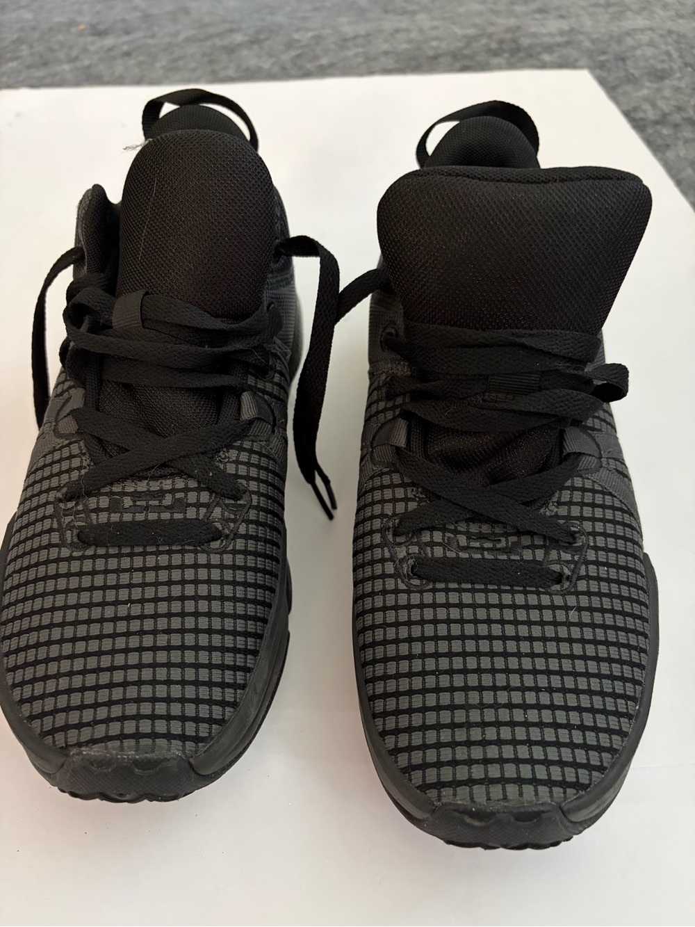 Nike Men's Black Grid-Pattern Athletic Sneakers